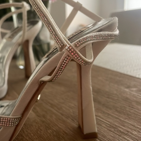 White and silver heals from Badgley Mischka - Picture 4 of 5